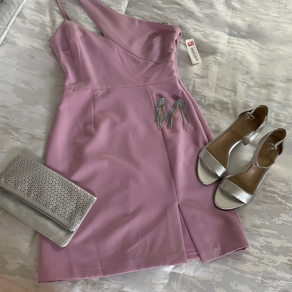 Laundry light purple dress / Size 4 / Asymmetrical neckline / never been worn
